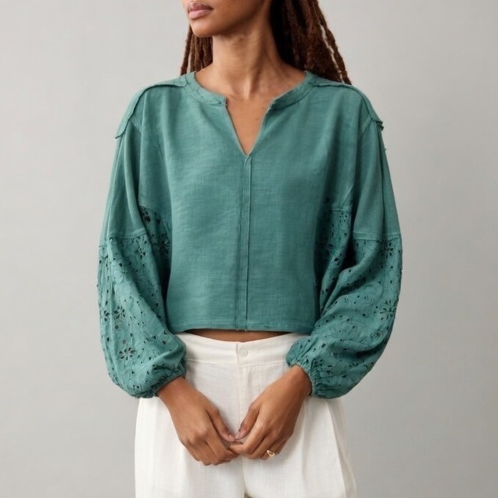 PILCRO Anthropologie Green Eyelet Puff Sleeve Cropped Sweatshirt‎ Small Batwing